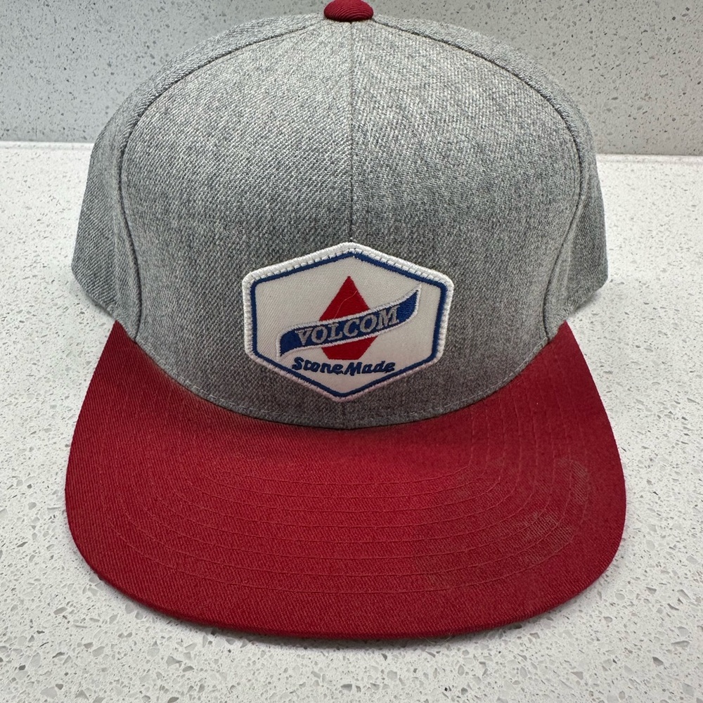 Volcom snap back hat
